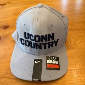 NIKE UCONN COUNTRY Huskies Snap Back hat NWT